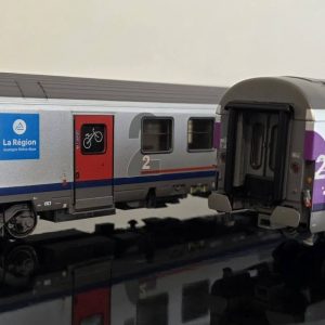 Coffret b5 AURA avec B5 ex bourgogne (101-2)/ 1 vtu haute Normandie Normandie/ 1 vtu Bourgogne